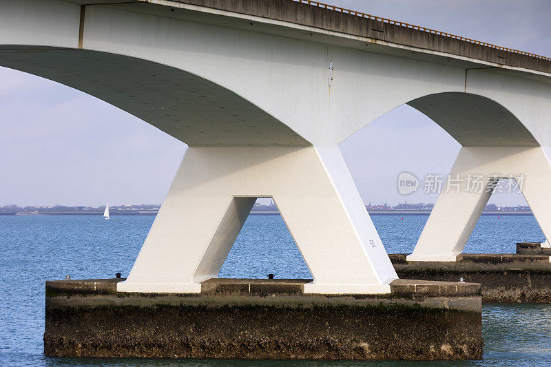 荷兰泽兰省的泽兰大桥(Zeelandbrug, Zeeland Bridge)